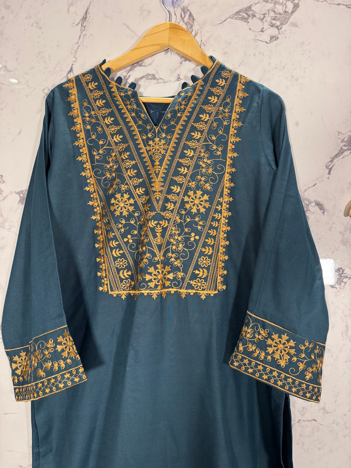 3 Piece Winter Dhanak Embroidered Suit