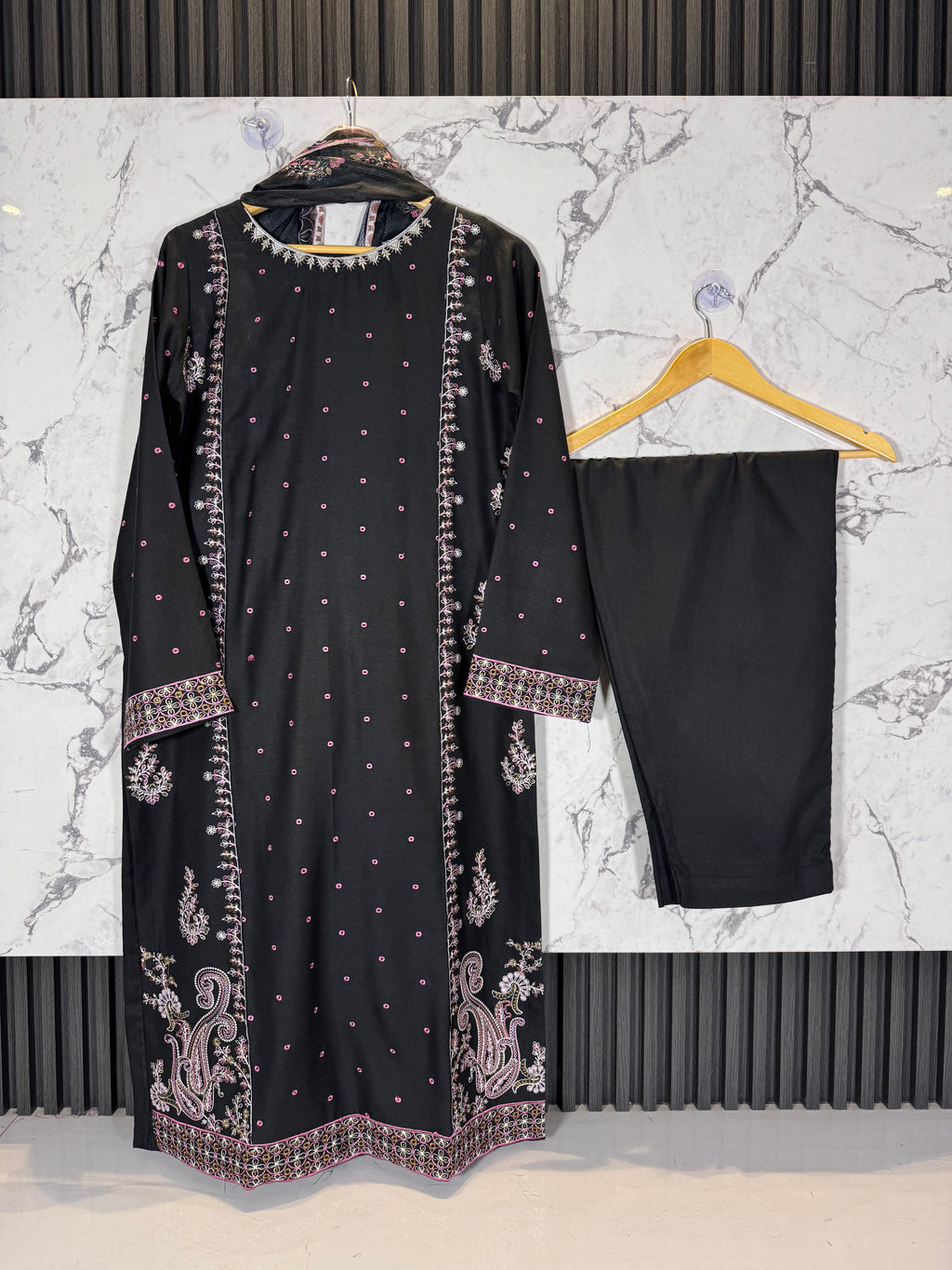 3 Piece Winter Dhanak Embroidered Suit