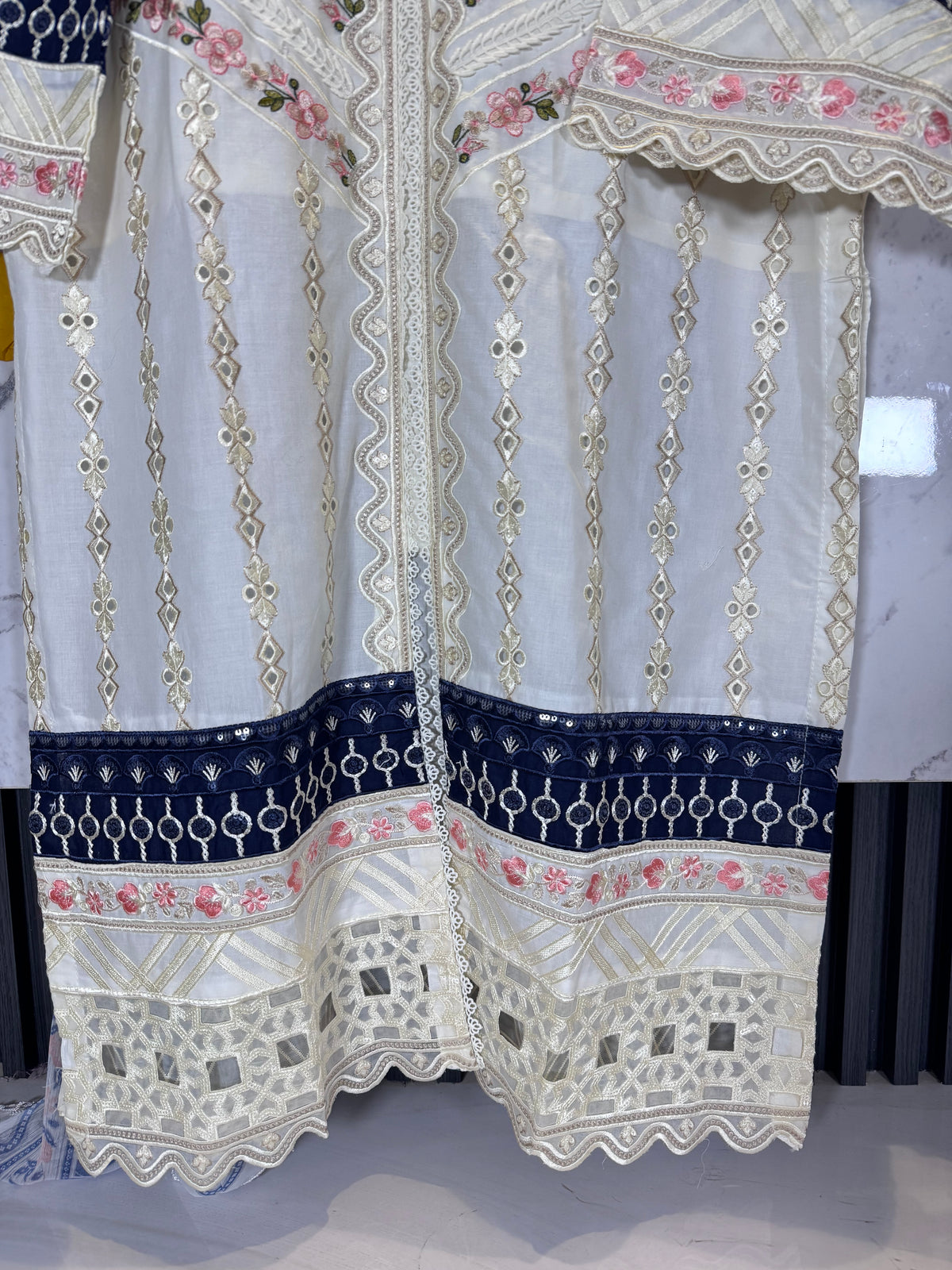 3 Piece Lawn Full Chickenkari Embroidered Suit
