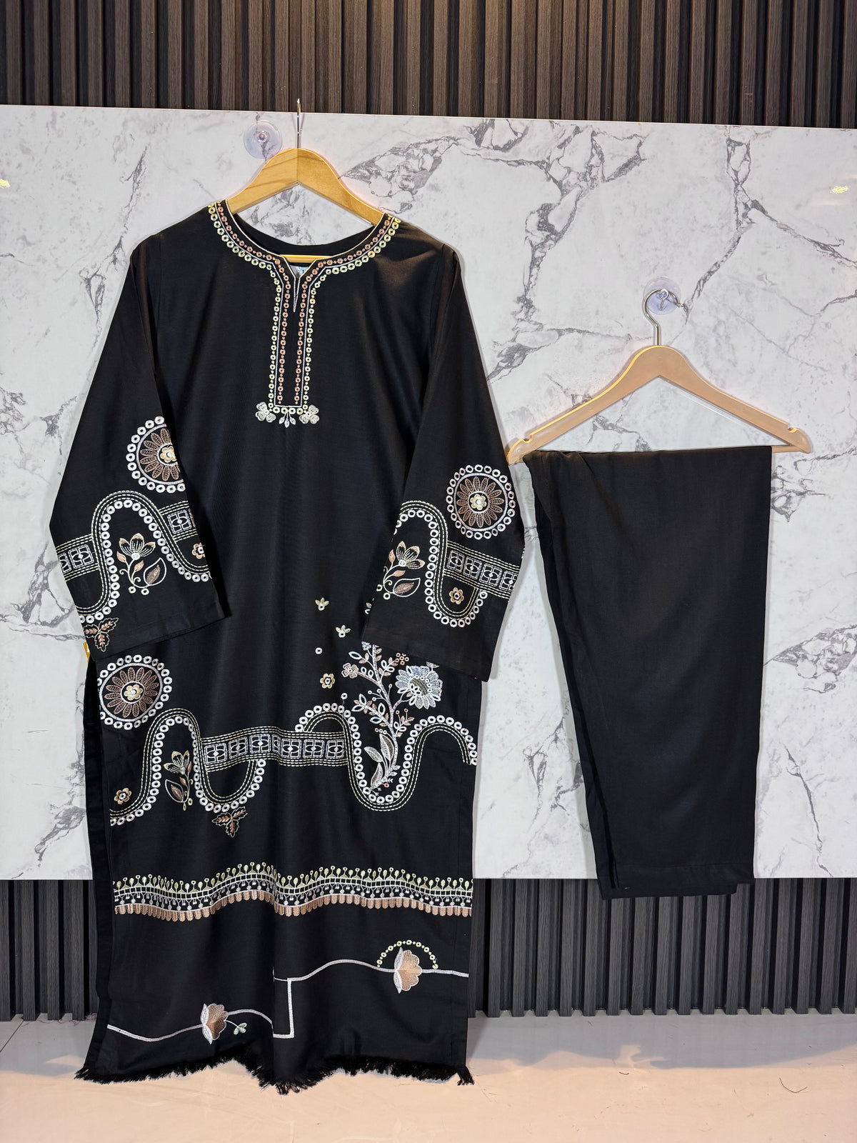 3 Piece Winter Dhanak Embroidered Suit