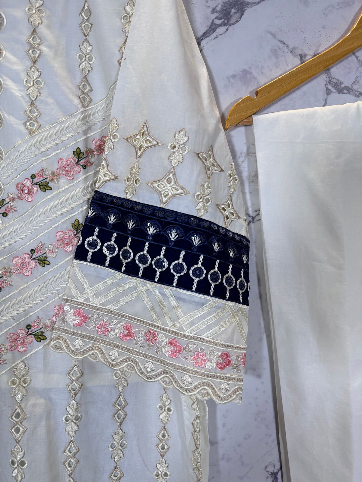 3 Piece Lawn Full Chickenkari Embroidered Suit