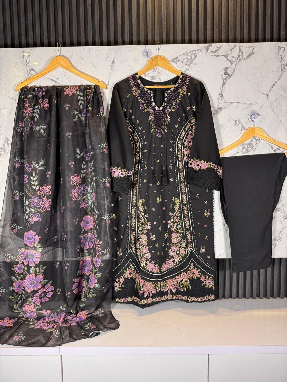 3 Piece - Lawn Embroidered Suit