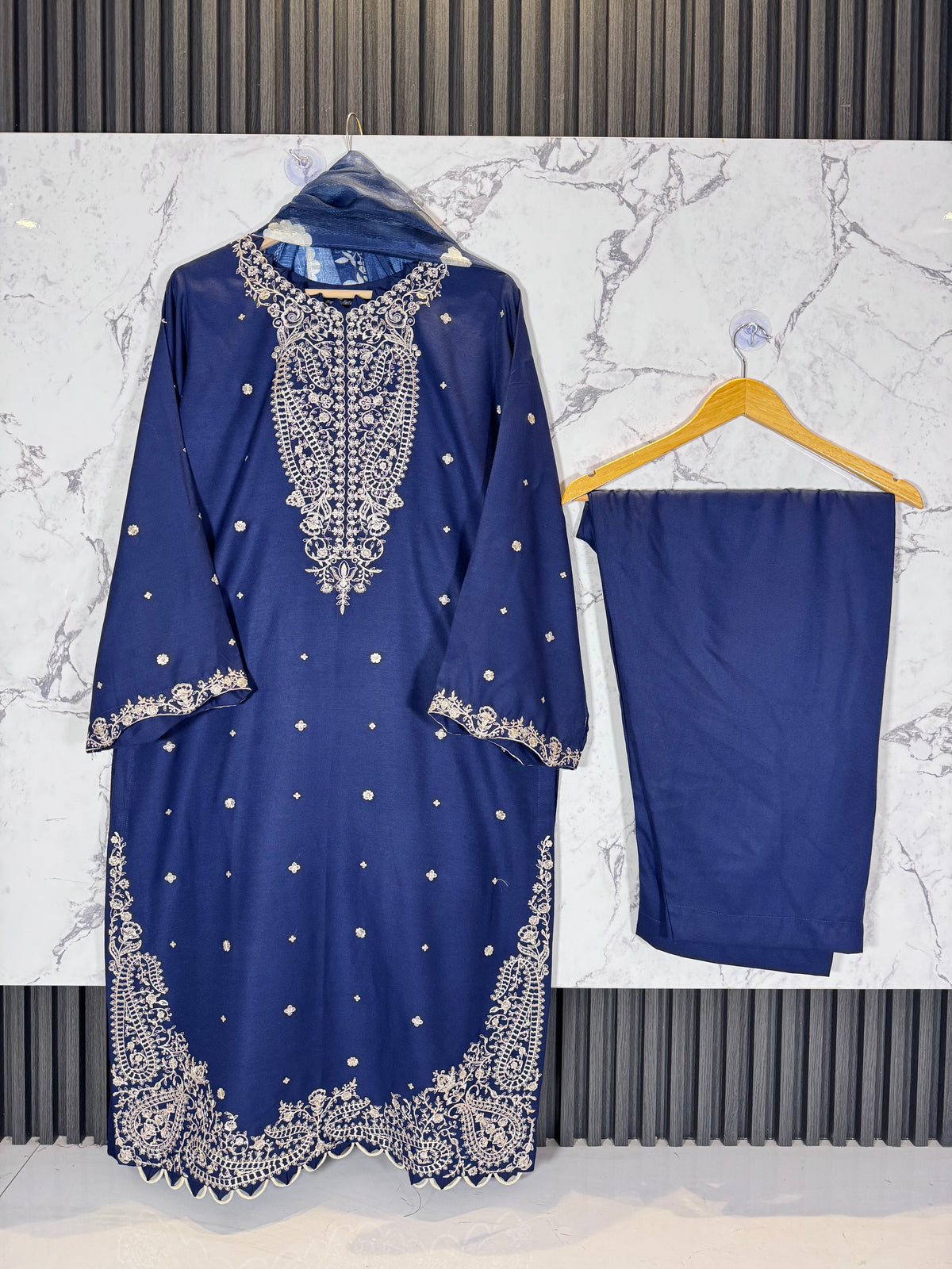 3 Piece Winter Dhanak Embroidered Suit