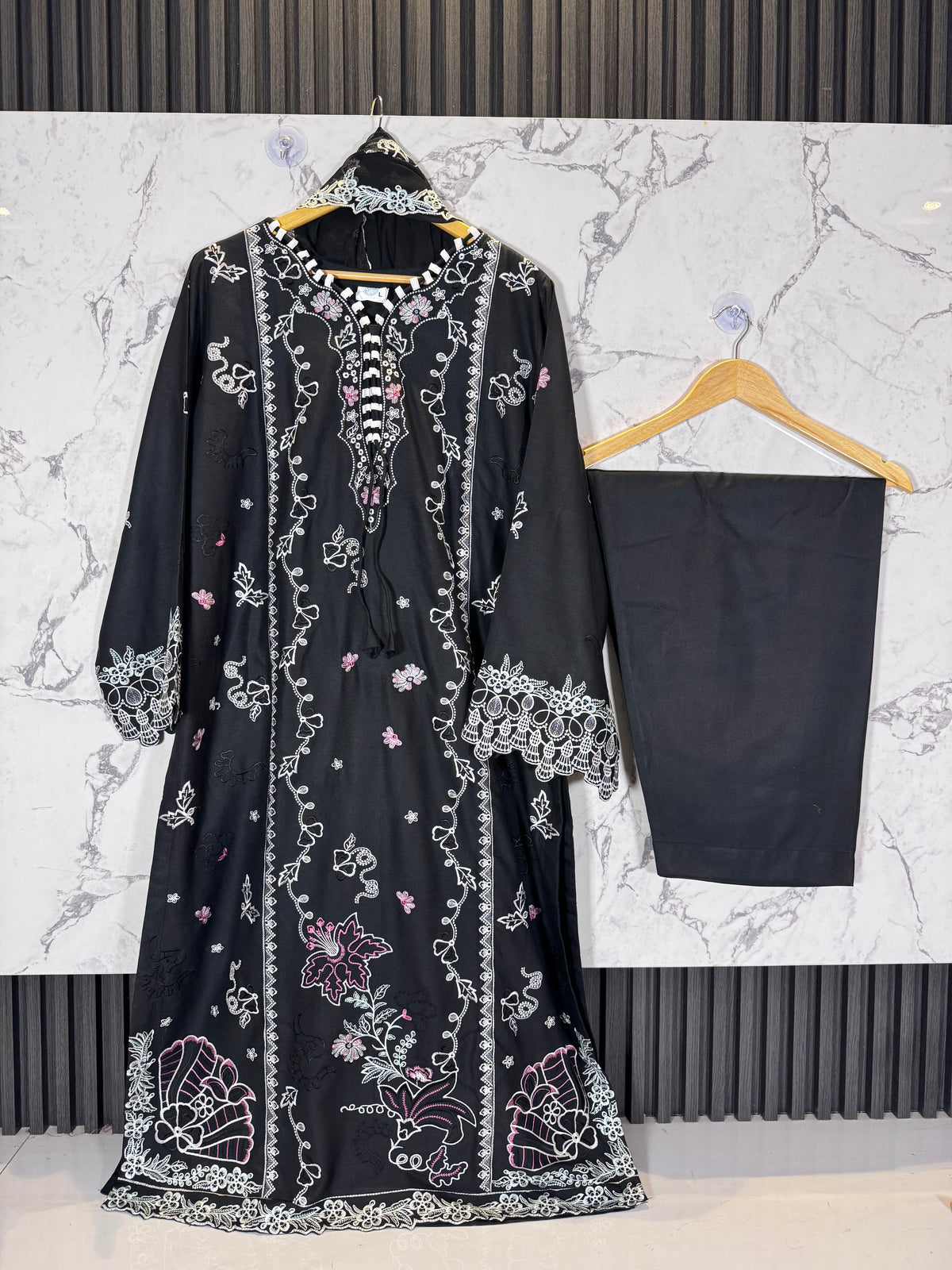 3 Piece Winter Dhanak Embroidered Suit