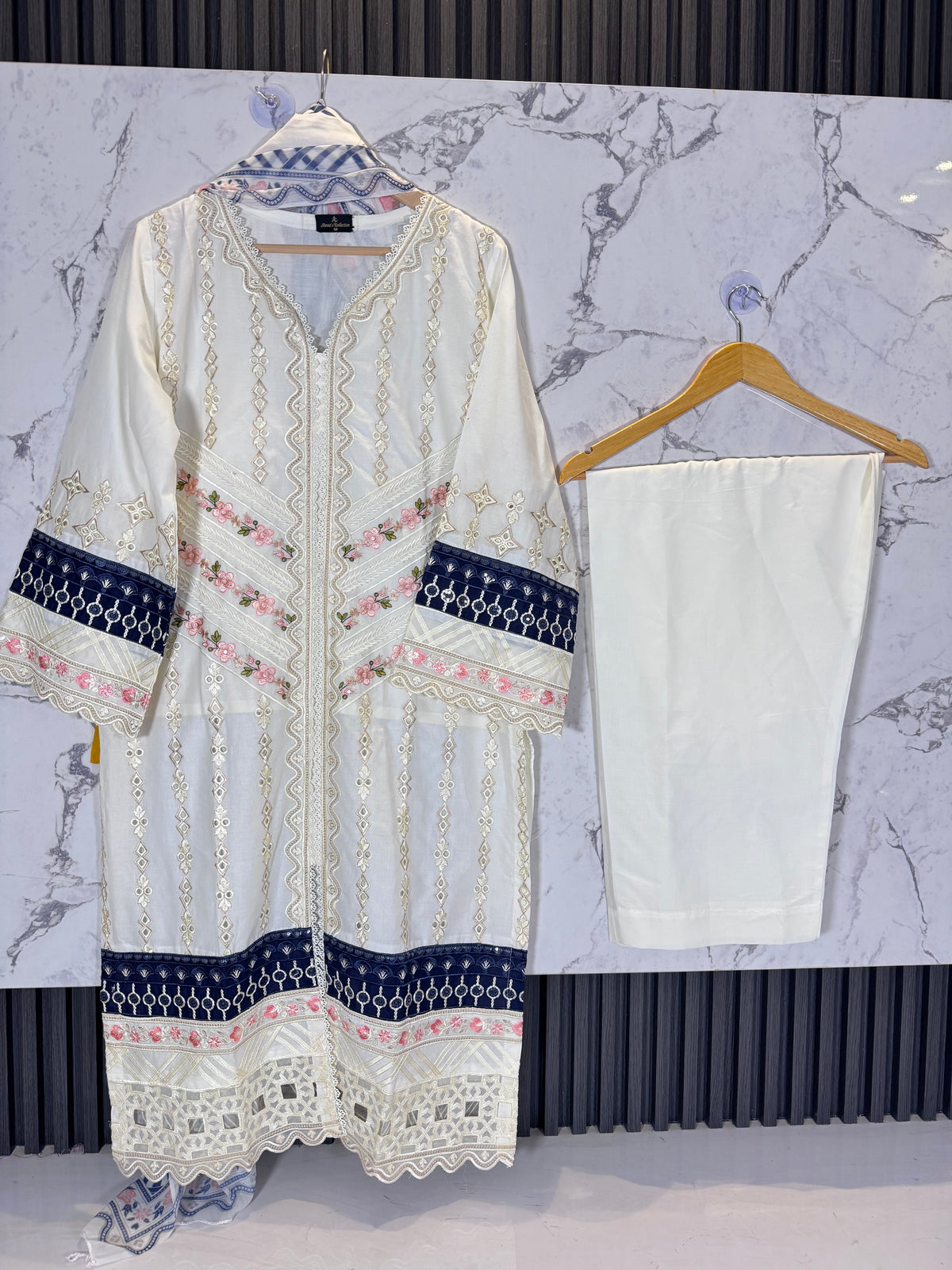 3 Piece Lawn Full Chickenkari Embroidered Suit