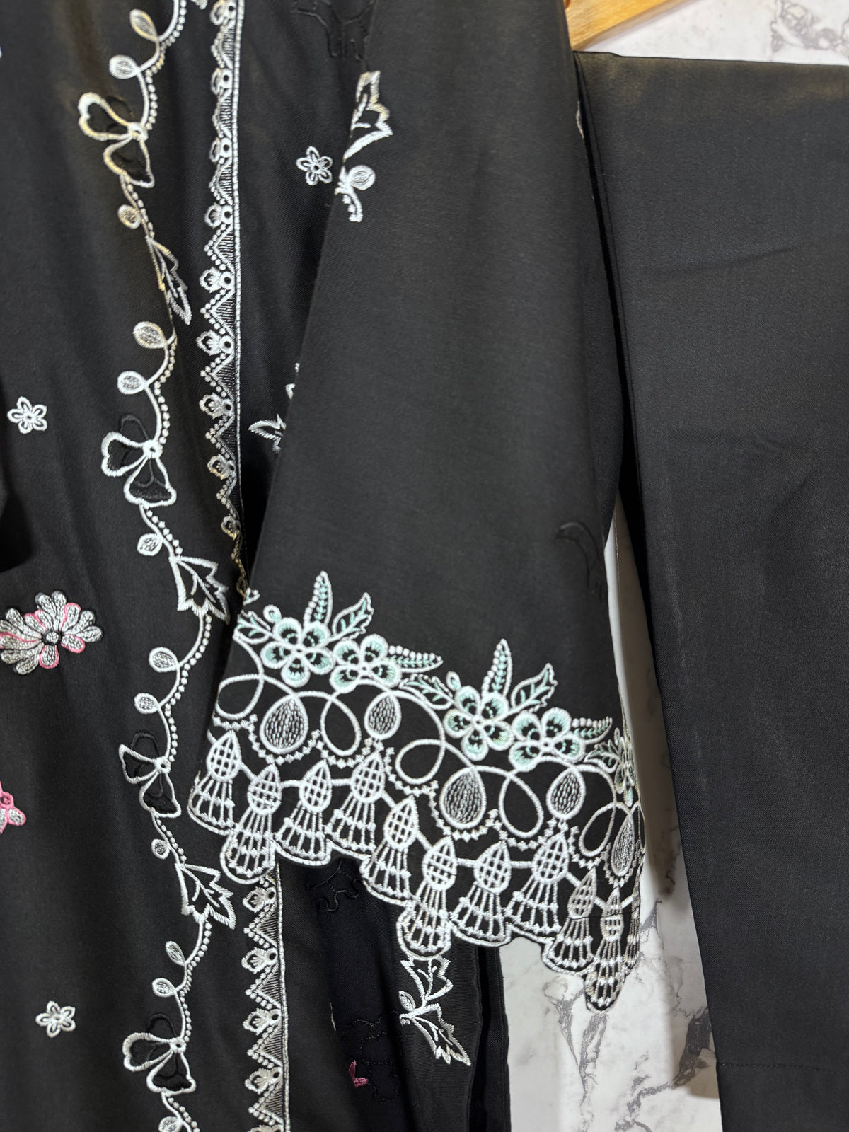 3 Piece Winter Dhanak Embroidered Suit