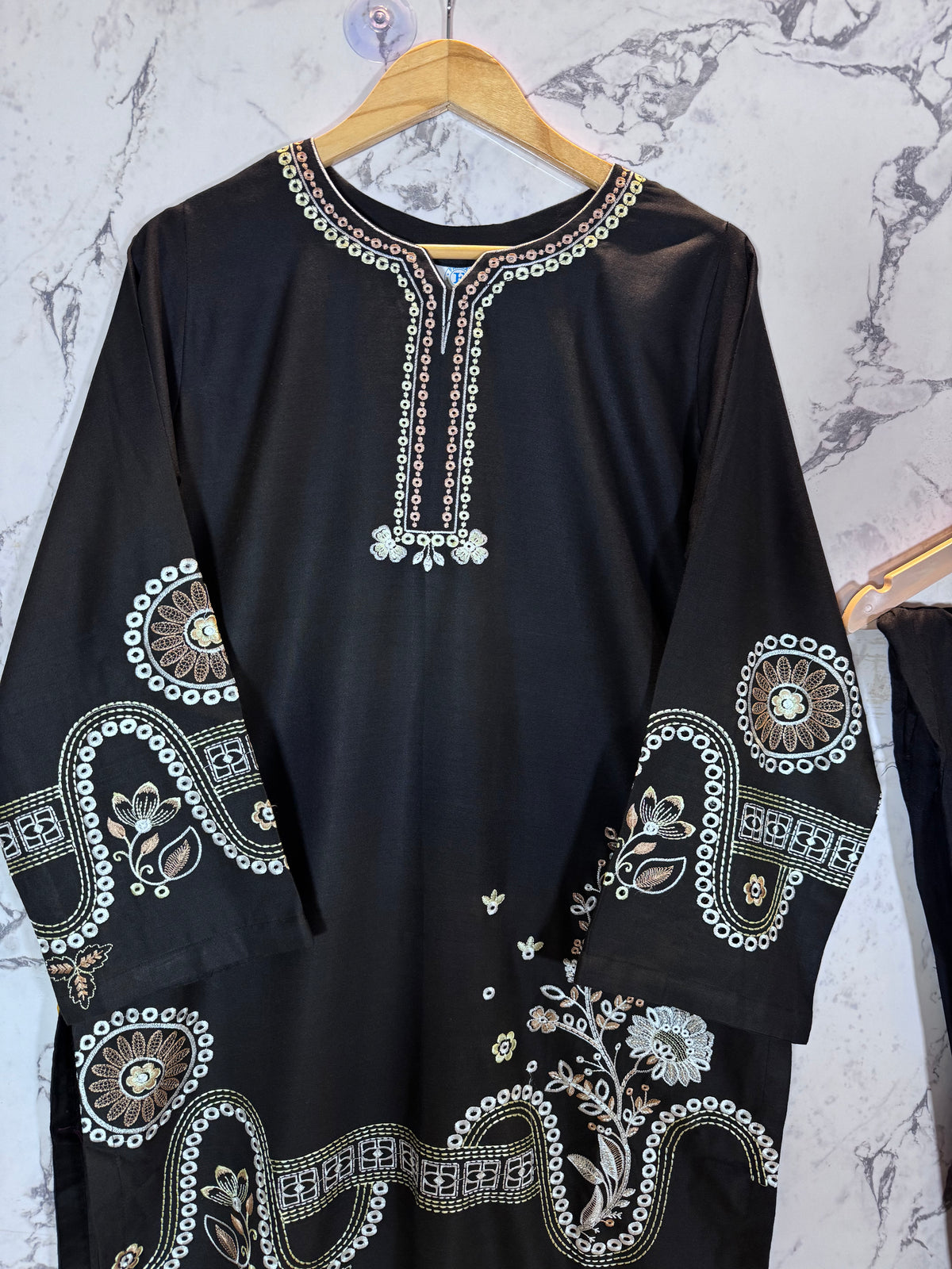 3 Piece Winter Dhanak Embroidered Suit