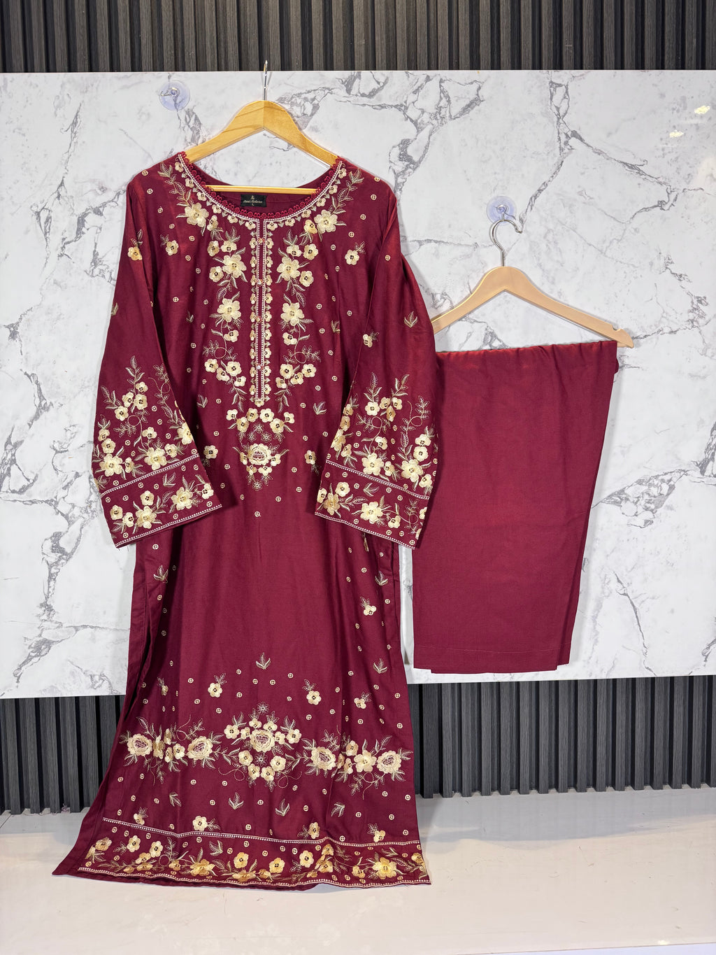 3 Piece Winter Dhanak Embroidered Suit