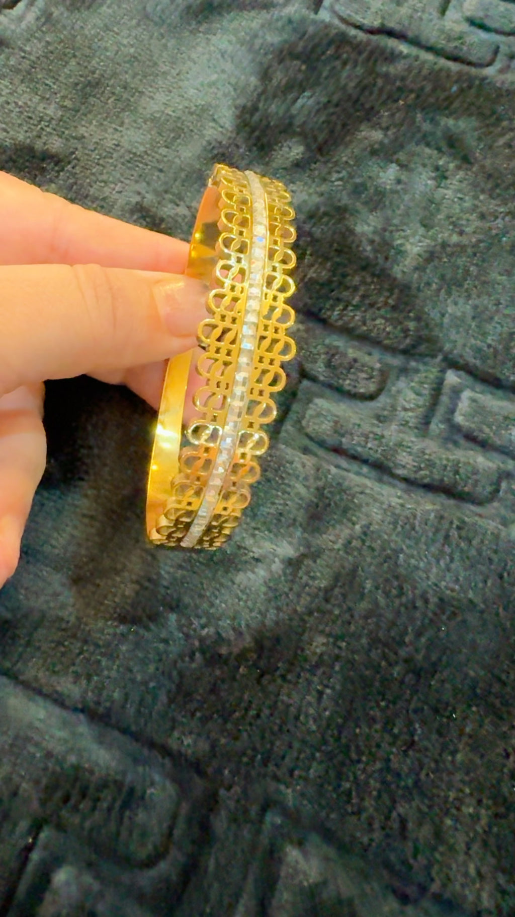 Adjustable handcuff