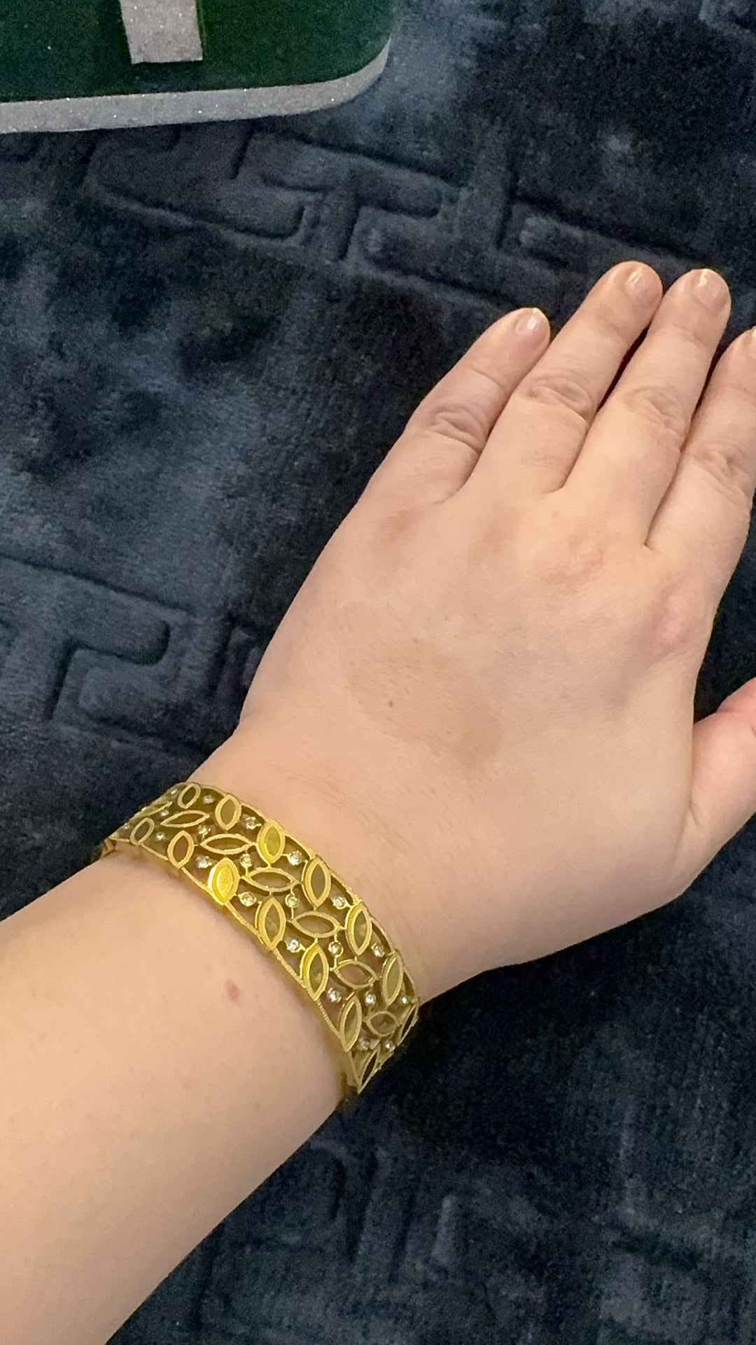 Adjustable handcuff