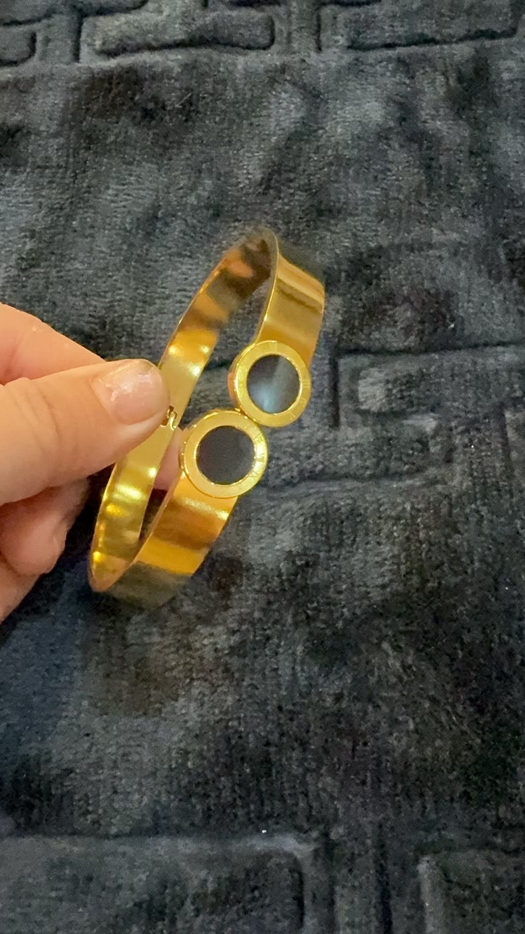 Stainless steel handcuff
