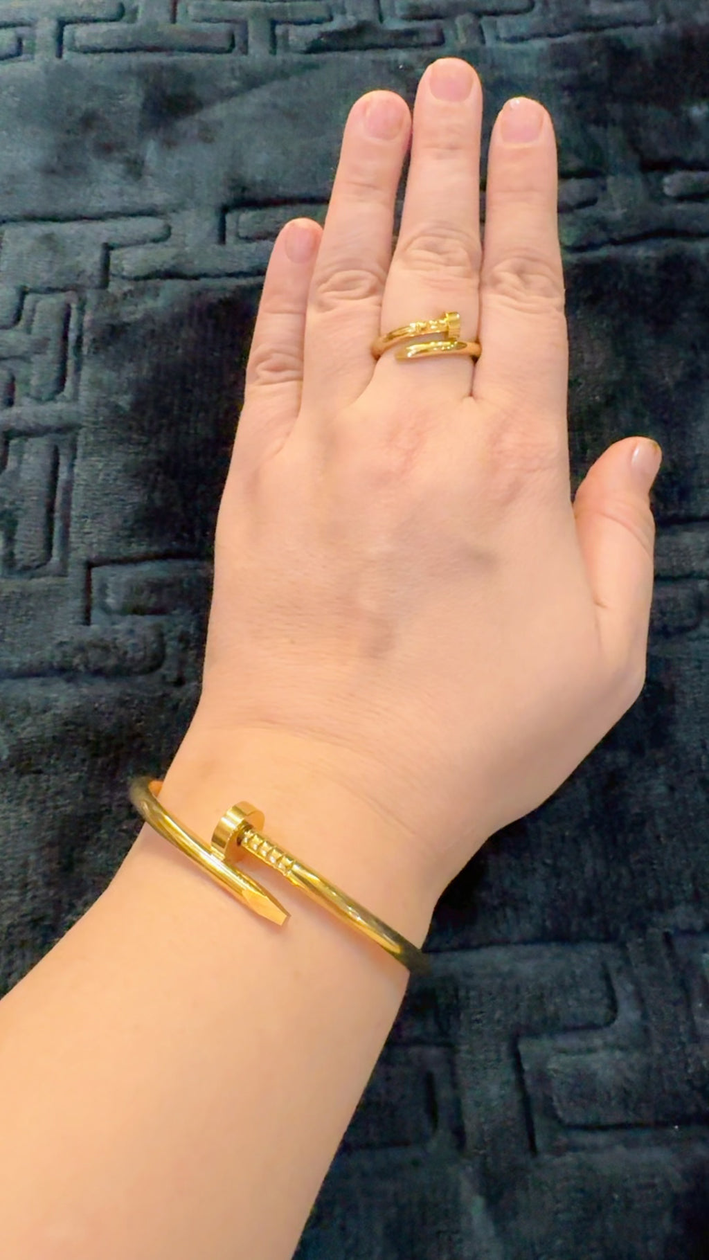 Adjustable handcuff with ring
