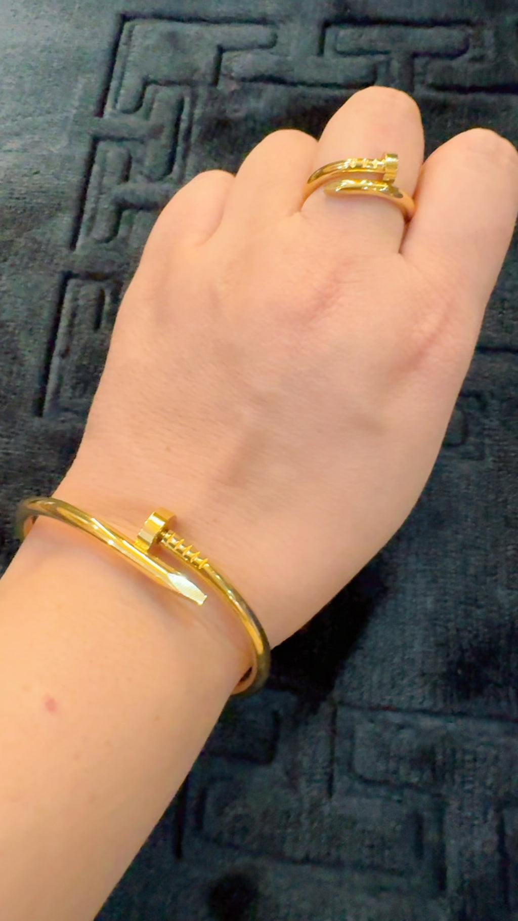Adjustable handcuff with ring